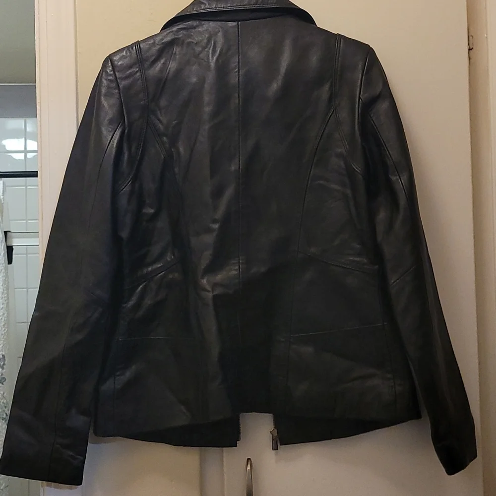 Leather jacket - Picture 2 of 4